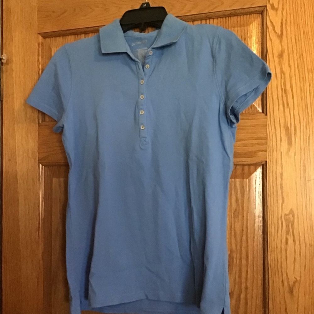 Women’s St. John’s Bay light blue Henley short sleeve shirt. Small